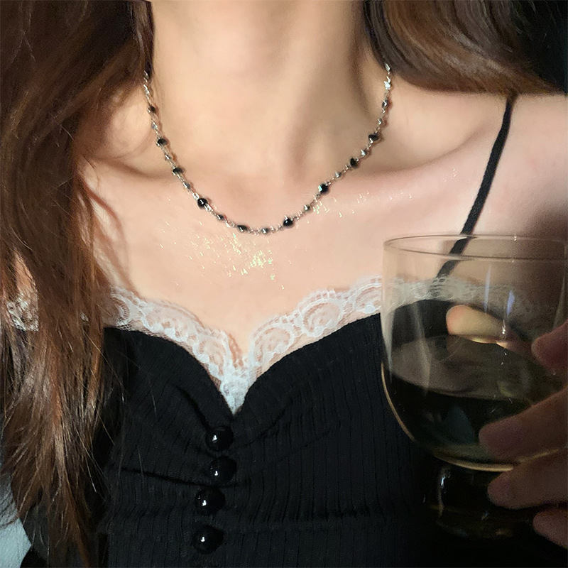 Black love necklace, light luxury, niche high-end design, new style female clavicle chain, internet celebrity necklace