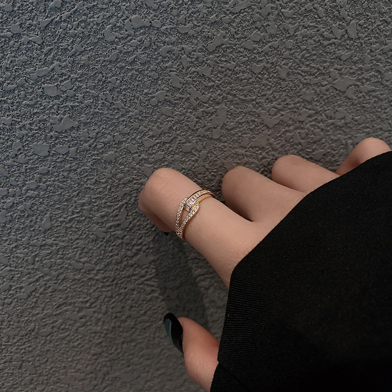 Japanese and Korean Dongdaemun fashion knotted zircon ring for women ins cold style personality versatile internet celebrity ring