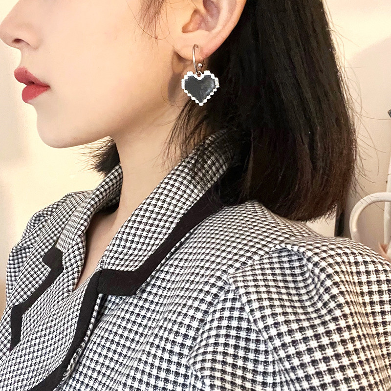 Love mosaic pattern ring cold style earrings silver needle hot girl style punk black and white pixel peach heart simple