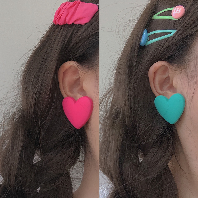 Japanese and Korean sweet rose red big peach heart earrings for trendy hot girls with exaggerated love and versatile simple earrings