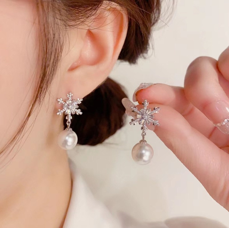 Winter Snowflake Pearl Earrings Women's Autumn and Winter Exquisite Earrings s925 Korean Style Earrings French Style Earrings