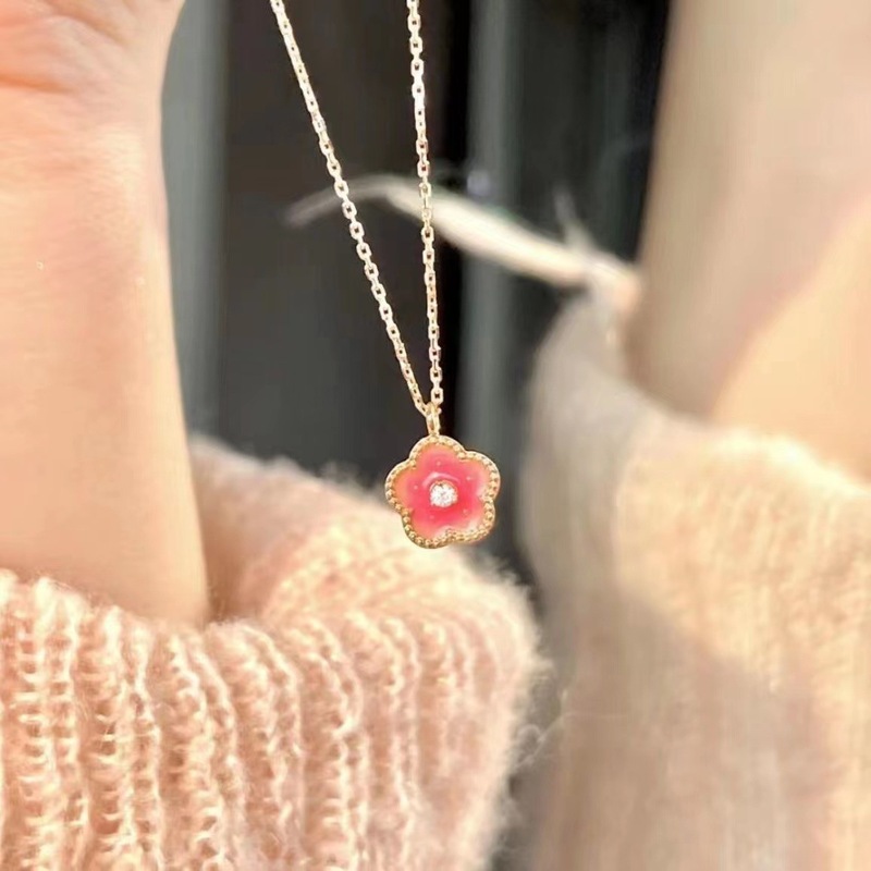 Super fairy pink peach blossom necklace female ins niche design pendant sweet temperament high-end clavicle chain