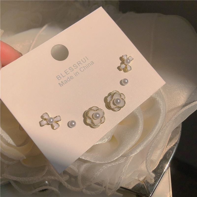 Bow earrings for women, new style, small and exquisite pearl earrings, French retro super fairy camellia series