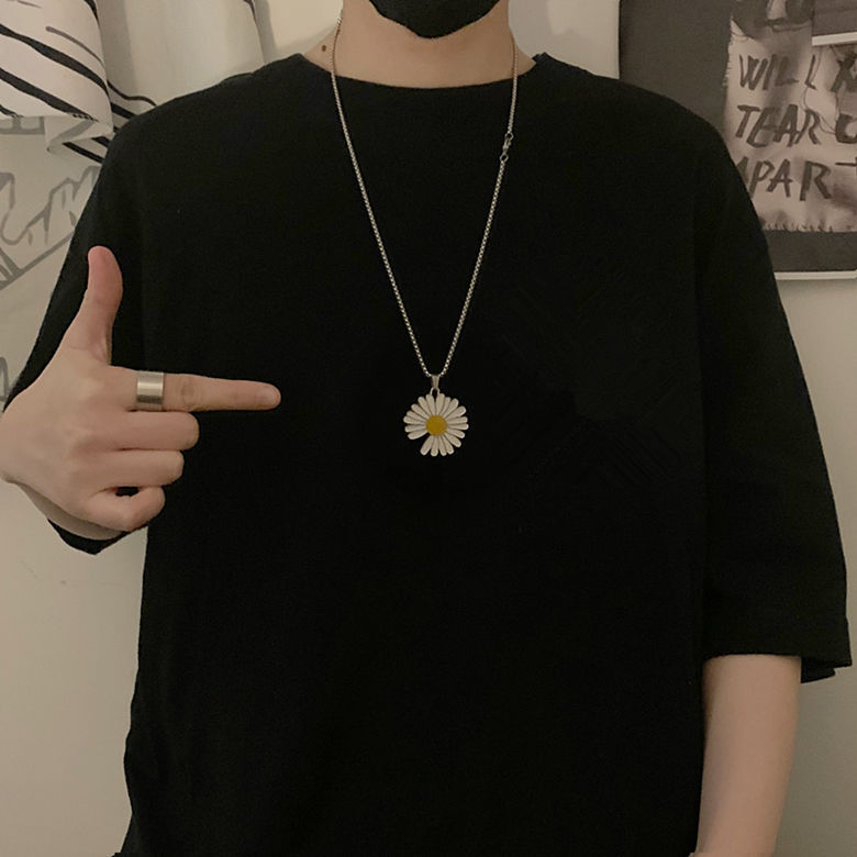 Summer internet celebrity ins super hot same style small daisy bouncy necklace chrysanthemum metal pendant accessories male and female students trendy