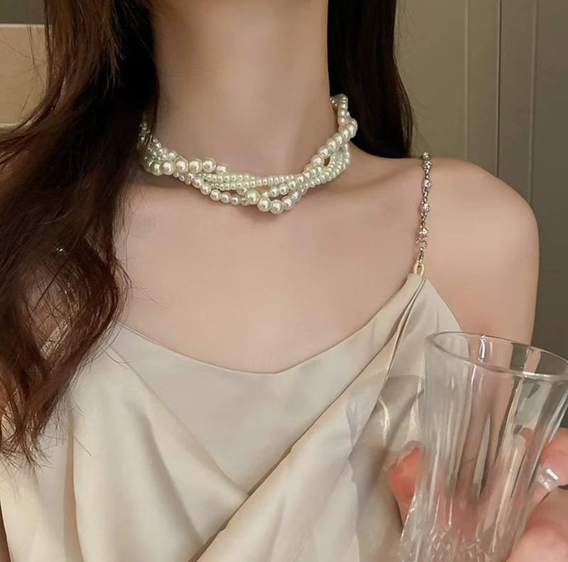 New trendy French retro multi-layered pearl clavicle chain women's niche European and American fashion necklace temperament light luxury accessories