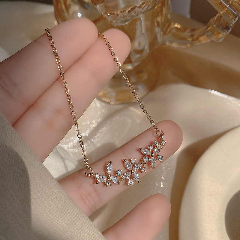 New year's new flower pendant choker necklace women's design fashion temperament personality clavicle chain wholesale