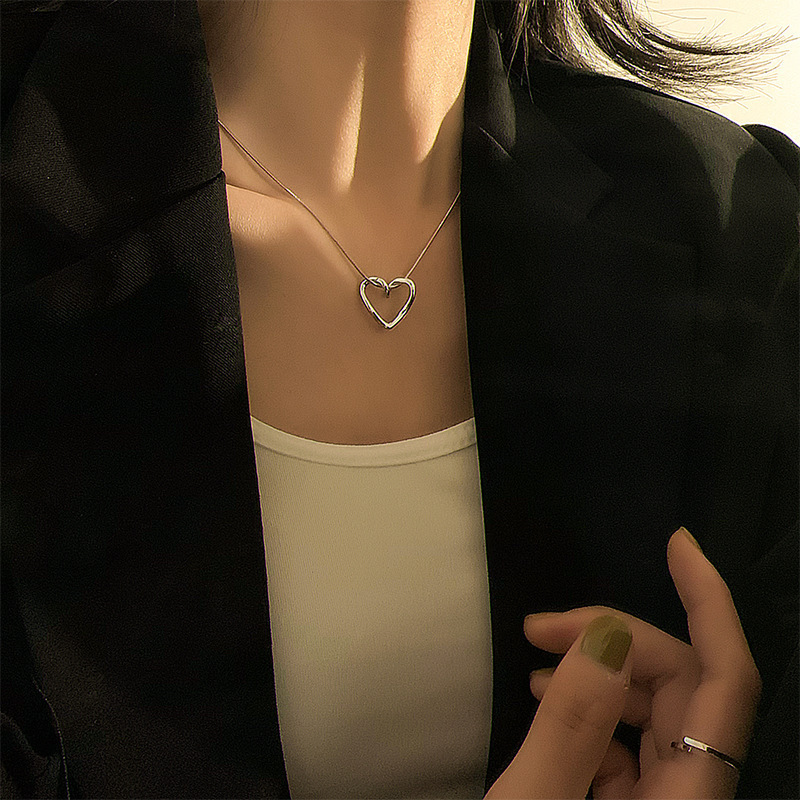 Hollow love necklace women's ins cold style sweater chain light luxury niche design clavicle chain simple snake bone chain