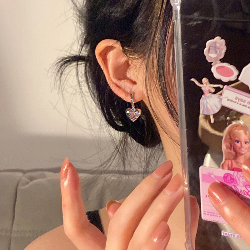Love zircon earrings, new niche design, high-end earrings, sweet and cool personality, versatile earrings