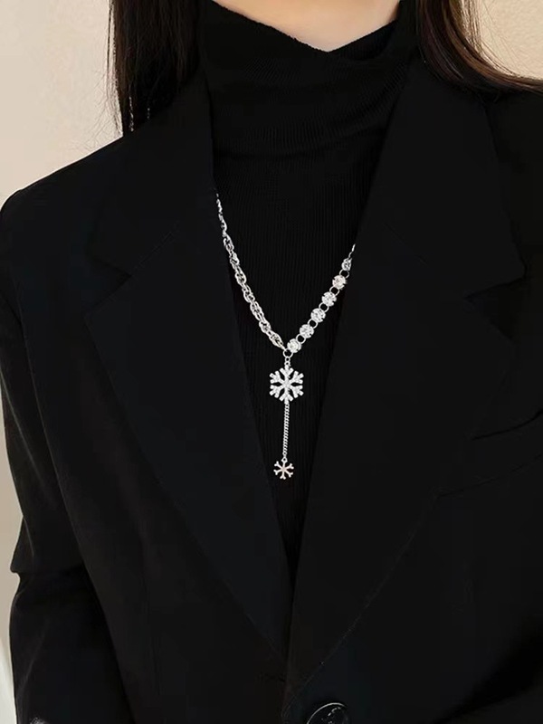 Titanium steel snowflake tassel necklace light luxury niche design sweater chain high-end autumn and winter accessories