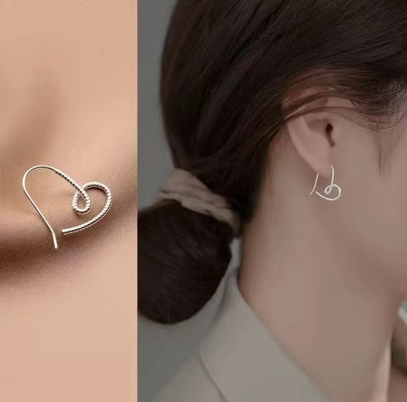 New year's geometric simple line twist love earrings trendy women ins Japanese and Korean fashion versatile temperament ear jewelry