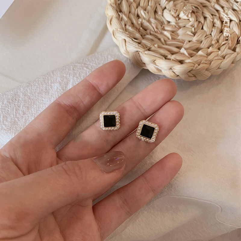 Retro square pearl earrings Japanese and Korean simple women's small and cold style new temperament earrings