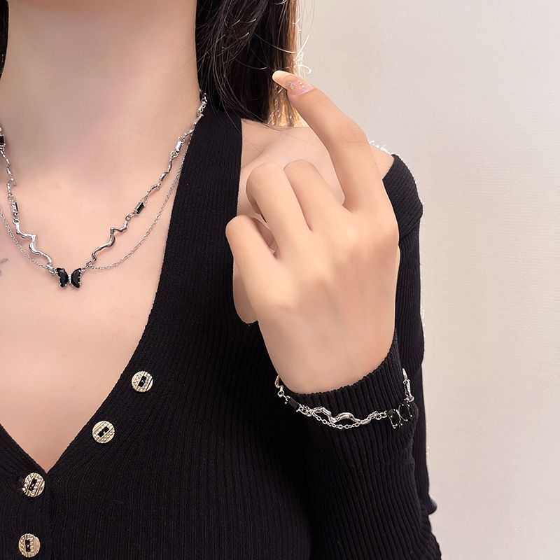Sweet cool trend ins trend irregular wave butterfly necklace women's niche light luxury high-end clavicle chain fashion