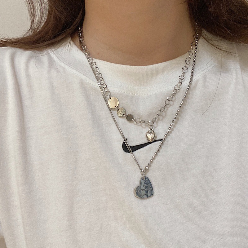 Titanium steel necklace, sweet and cool girl, love-shaped pendant necklace set, two-piece set, T sweatshirt chain, sweater chain, trendy ins