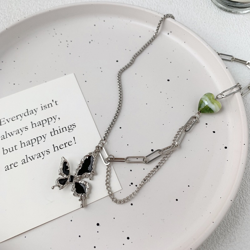 Sweet and cool three-dimensional love butterfly necklace new niche design cold style simple and versatile necklace