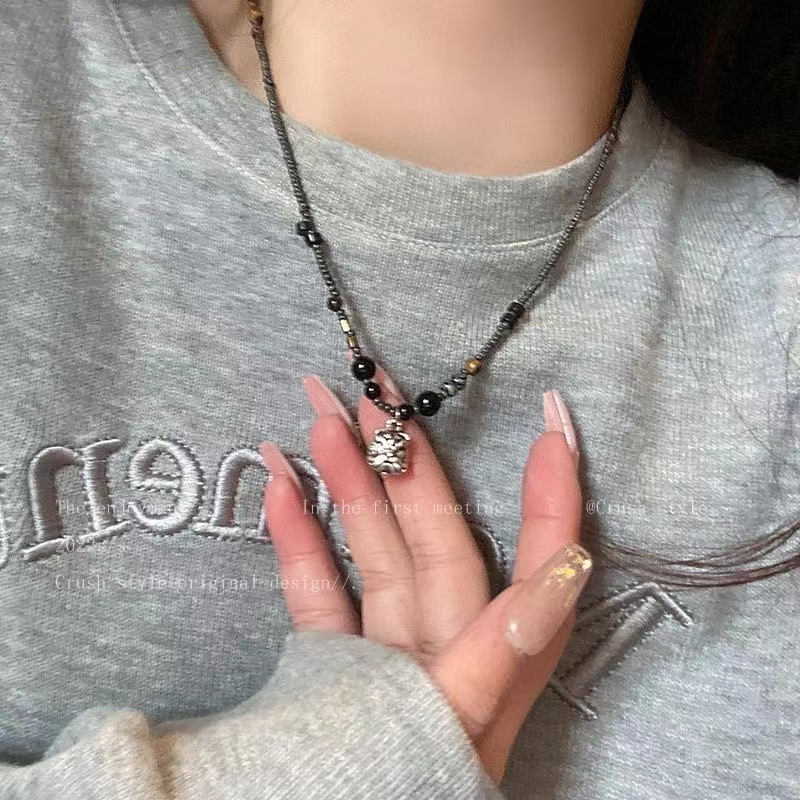 New Chinese style ethnic style beaded lion pendant necklace, feminine retro versatile niche design clavicle chain