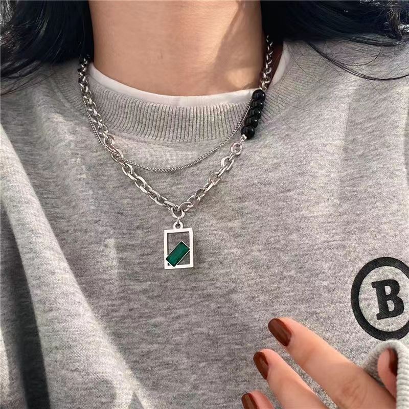 Light luxury high-quality geometric green zirconia niche necklace for men with cool niche temperament clavicle chain for women