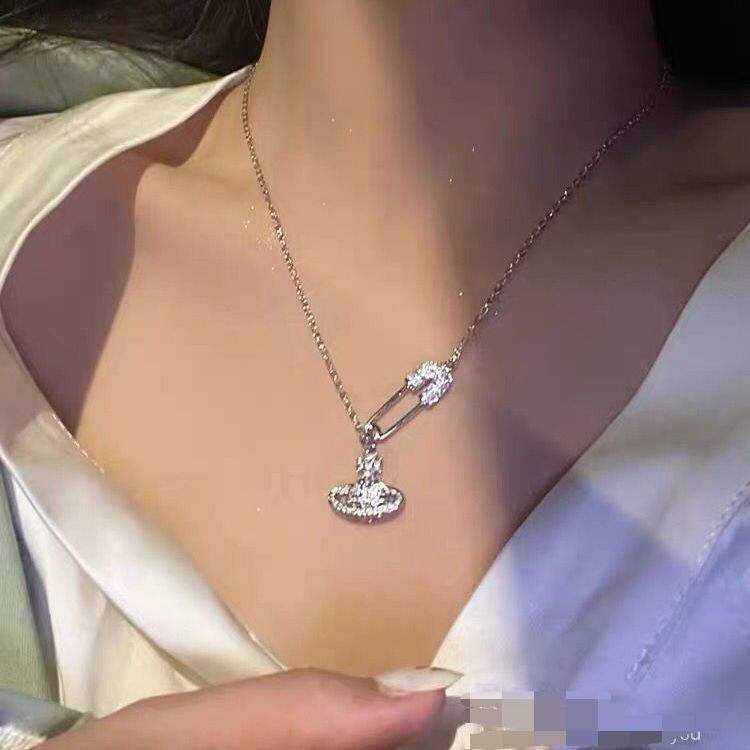 Sophisticated and elegant Saturn brooch necklace, feminine full diamond necklace, personalized clavicle chain for women, light luxury bracelet for women