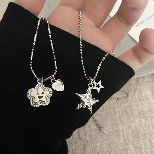 Xiaohongshu's same style star pendant necklace for women niche sweet childlike jelly beans contrasting color beading design clavicle chain