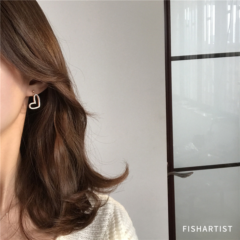 Handmade diamond-filled heart-filled earrings for girls with Korean temperament, versatile, light, luxurious and exquisite gold bean ear clip earrings