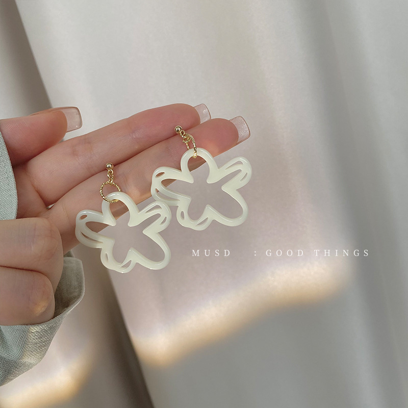 Hollow white flower earrings for women, new trendy spring and summer temperament, exaggerated personality earrings, earrings, earrings
