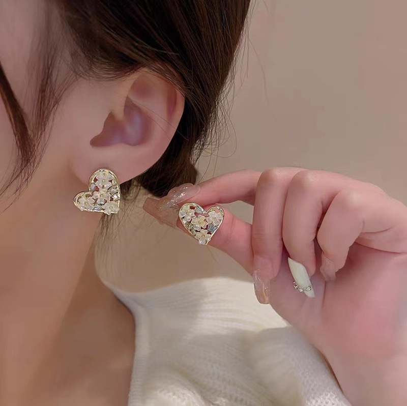 Korean Fritillaria flower love earrings for women, small fragrance, Internet celebrity, versatile simple earrings, new trendy earrings