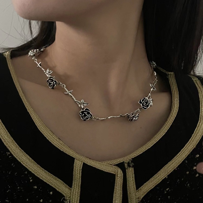 Camellia Flower Necklace Women's Light Luxurious Temperament Clavicle Chain New Year's Style Hot Girl Niche Design High-end Necklace