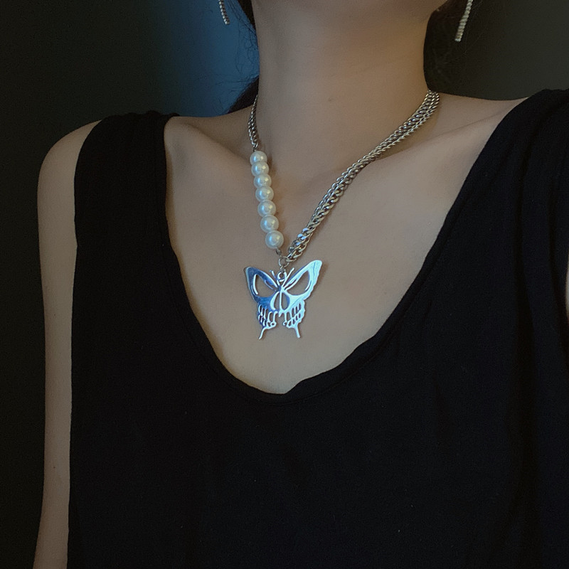 Internet celebrity Meiyi's same Korean INS retro butterfly pendant necklace hip-hop pearl titanium steel multi-layer jewelry for women