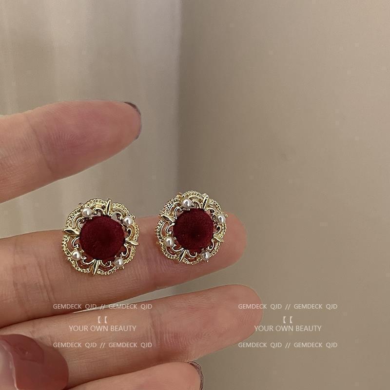 French retro burgundy velvet stud earrings for women niche design elegant pearl earrings trendy