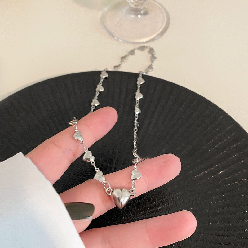 ins trendy sweet and cool love necklace girly temperament versatile metal pendant design niche clavicle chain necklace
