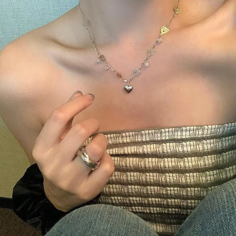 Niche design love necklace women's ins trend new light luxury fashion versatile personality sweet and cool clavicle chain