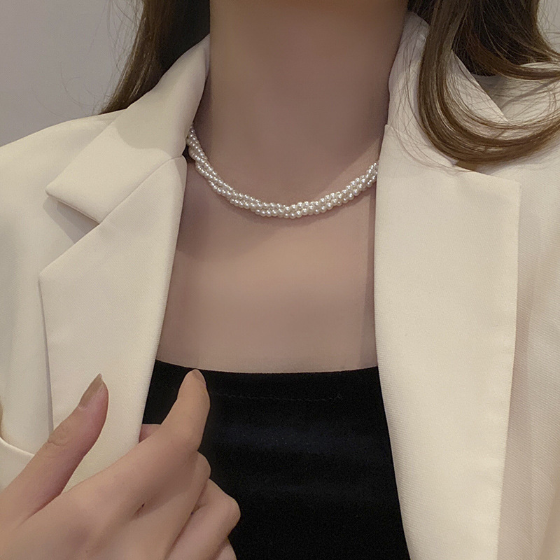Multi-layered pearl entwining necklace, light luxury niche, high-end clavicle chain, feminine temperament, versatile bestie necklace