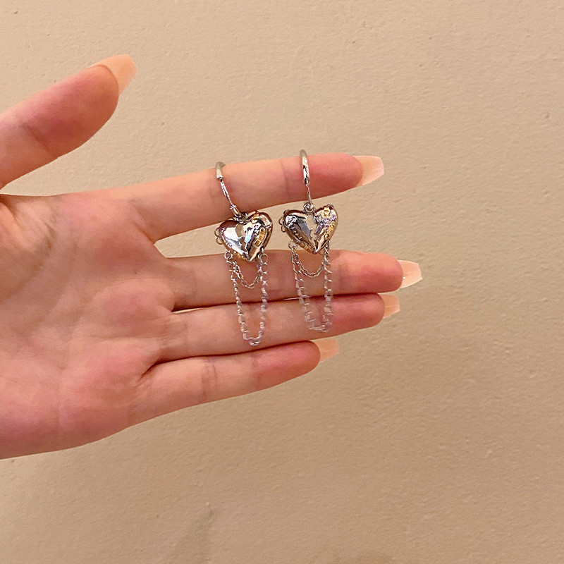 Sweet and cool girl love earrings retro ins style design simple earrings 925 silver needle internet celebrity same style earrings for women
