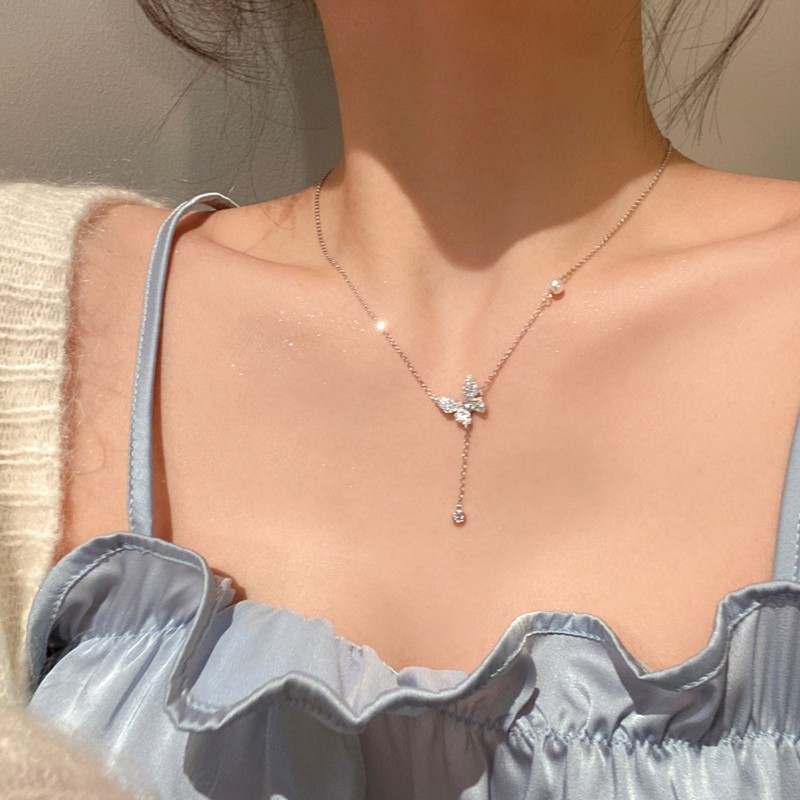 Internet celebrity super fairy butterfly necklace light luxury niche design advanced clavicle chain new year women's necklace spring