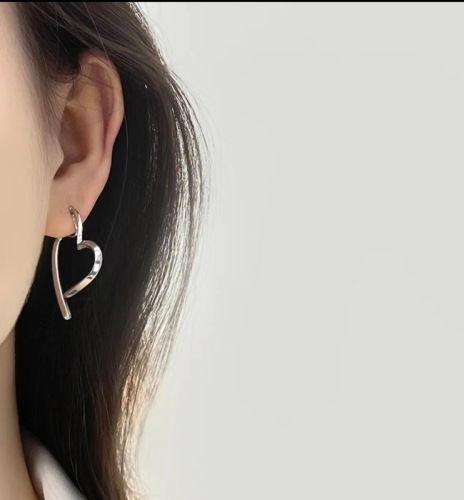 Niche design Japanese and Korean two-wear light luxury fashion earrings new light version metal love heart cross ear jewelry
