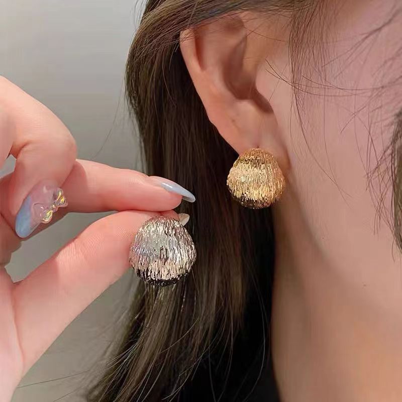 High-end light luxury texture brushed curved earrings retro texture simple versatile cold style earrings earrings for women