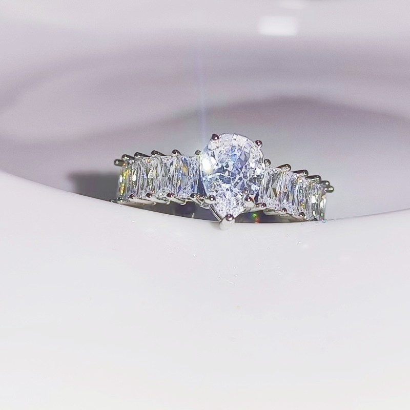 Light luxury water drop zircon ring for women~European and American fashion high-end super flash zircon open index finger ring