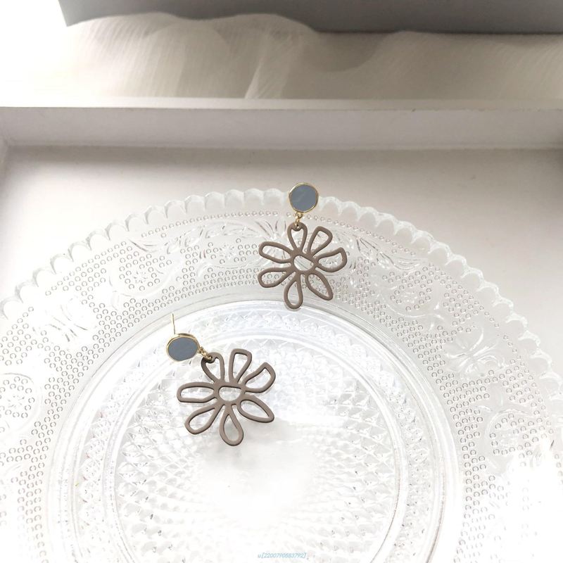 High-end Qili Rose Hyuna style flower earrings new trendy super fairy temperament slimming Korean simple earrings