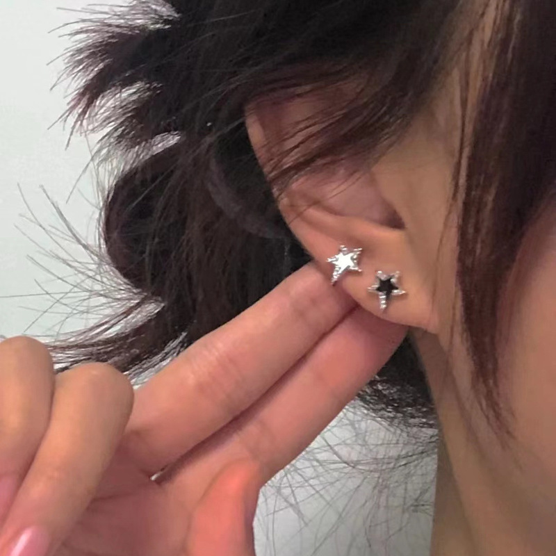 New sweet and cool hot girl sparkling diamond black and white five-pointed star ear cuff female niche temperament high-end simple earrings earrings