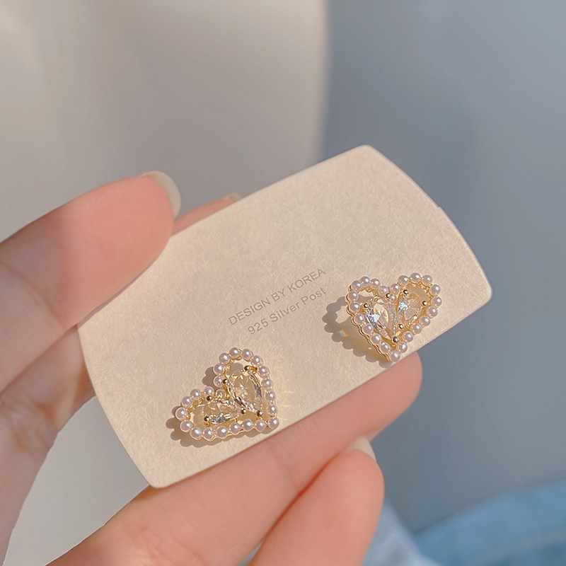 Hollow love pearl zircon earrings for women, light luxury, compact, high-end earrings, French style, fresh earrings