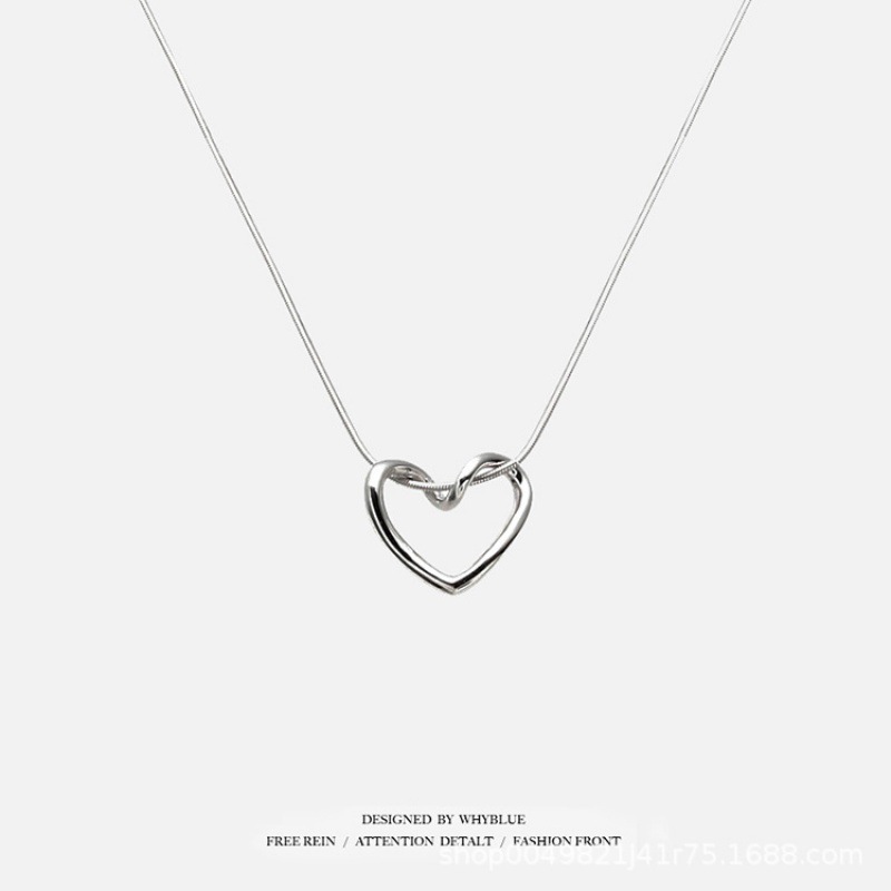 Light luxury niche hollow love necklace female ins Japanese and Korean version simple design pendant versatile clavicle chain