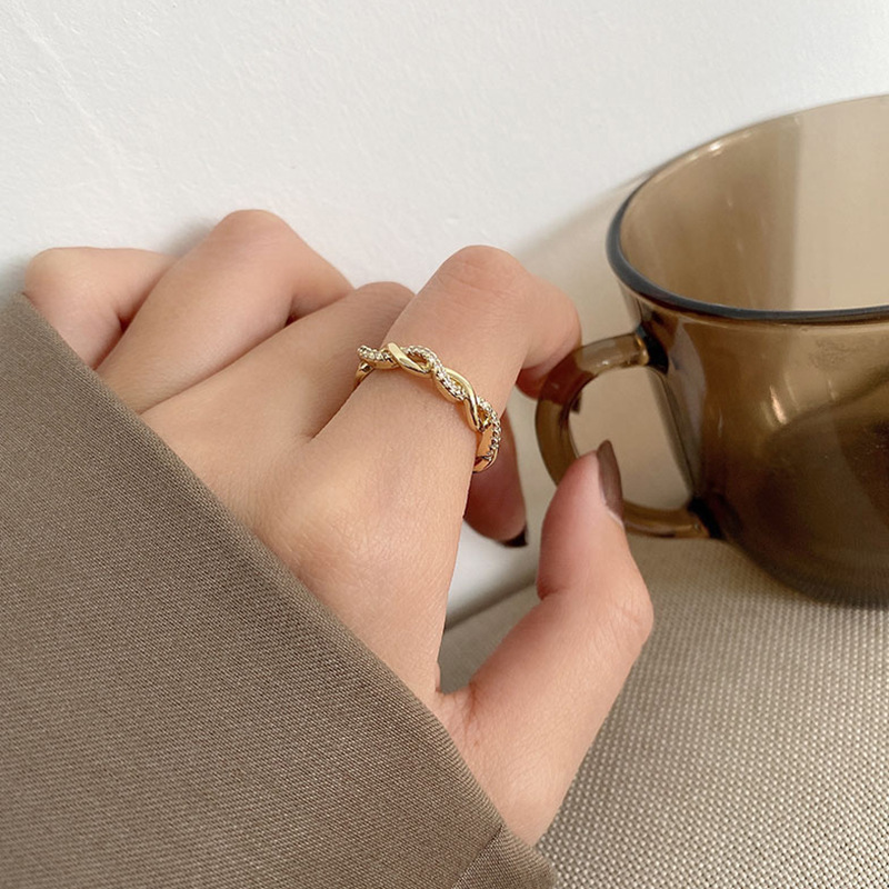 Braided twist ring for women, fashionable and personalized French retro simple cold style open index finger ring Japanese style light luxury
