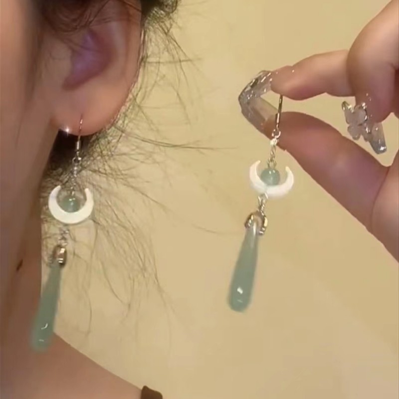 [The Moon Rising and the Sea] The same new Chinese style anti-jade moon tassel earrings for women niche design national trendy temperament earrings