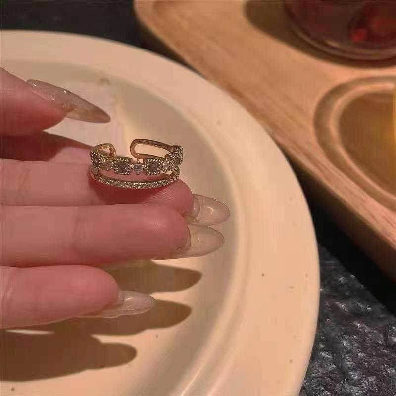 South Korea's Dongdaemun light luxury full diamond zircon ring women's niche exquisite high-end index finger ring fashion versatile ring