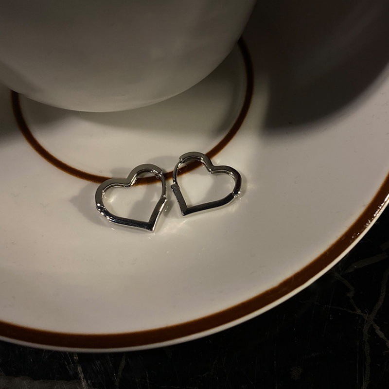 Korean simple hollow love earrings new trendy ins cool style sweet and cool daily versatile earrings wholesale