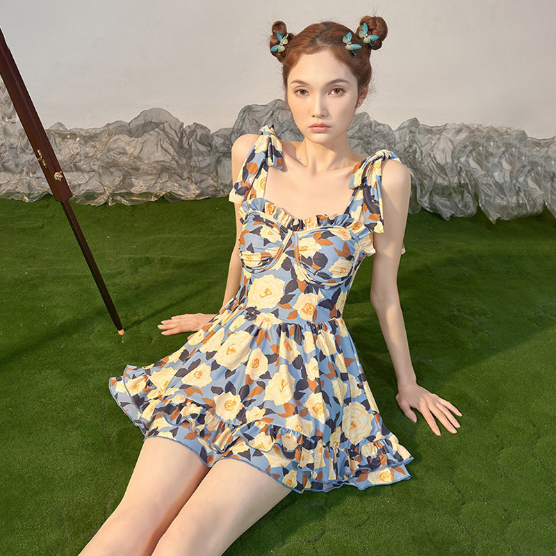 Internet celebrity style 2024 new conservative hot spring one-piece swimsuit for women super fairy ins skirt style to cover the flesh and look slimming