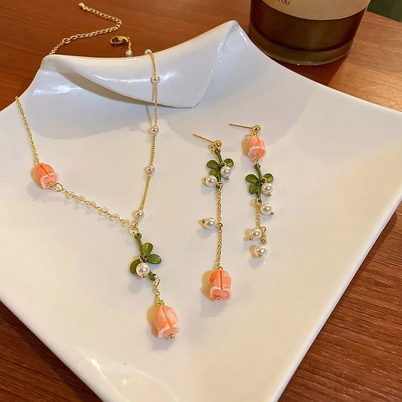Handmade lily of the valley flower necklace, female clavicle chain, gentle girlish heart, versatile super fairy pearl temperament choker earrings