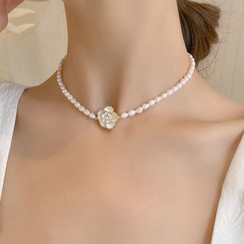 French Pearl Camellia Necklace Women's Retro Light Luxury Niche High-end Design Fashion Versatile Temperament Clavicle Chain
