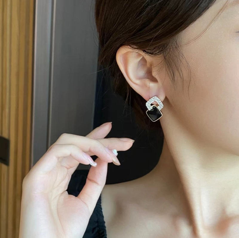 New geometric black drop glaze diamond earrings trendy women's high-end light luxury temperament earrings ins versatile earrings