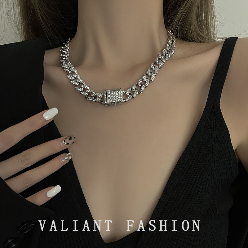 Cuban necklace for women new trendy ins hip-hop light luxury niche design European and American clavicle chain accessories for men