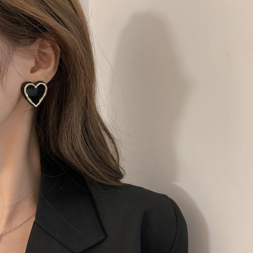 Love earrings new trendy Internet celebrity temperament niche design earrings simple small earrings for women